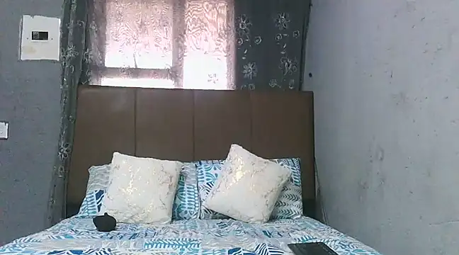 Sweetbedroomeyez01 online show from 03.15.25