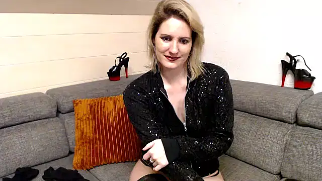 NoraNoxx online show from 12.26.24