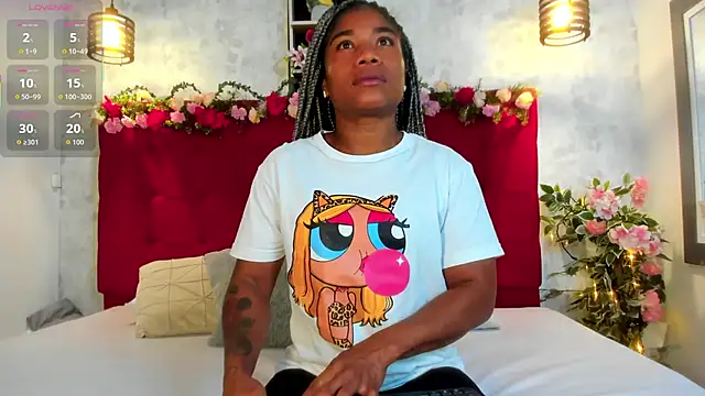 Snapshot of SilvannaFit chatting on 09.20.25 SilvannaFit online show from 09.20.25