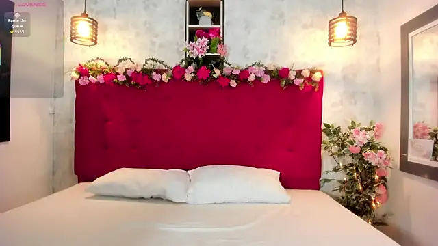 Snapshot of SilvannaFit chatting on 09.24.25 SilvannaFit online show from 09.24.25