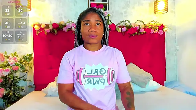 Snapshot of SilvannaFit chatting on 09.29.25 SilvannaFit online show from 09.29.25