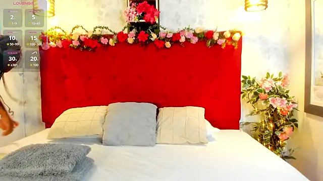 Snapshot of SilvannaFit chatting on 10.08.25 SilvannaFit online show from 10.08.25