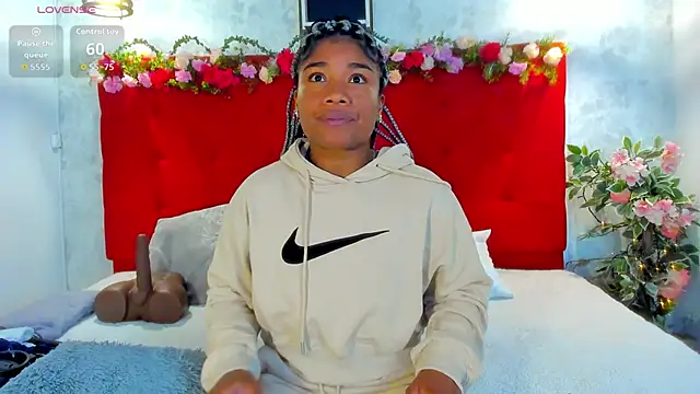 Snapshot of SilvannaFit chatting on 10.17.25 SilvannaFit online show from 10.17.25