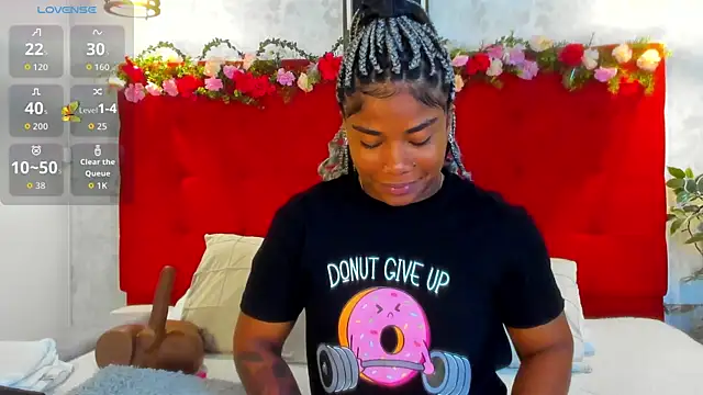 Snapshot of SilvannaFit chatting on 10.18.25 SilvannaFit online show from 10.18.25