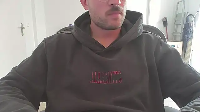 Snapshot of taallguyy_196 chatting on 10.05.25 taallguyy 196 online show from 10.05.25