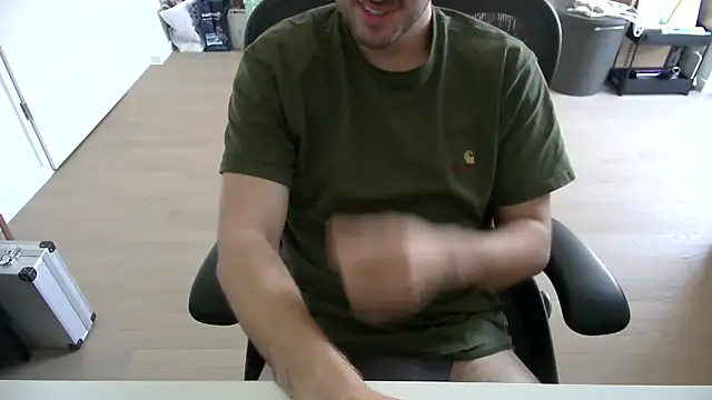 Snapshot of taallguyy_196 chatting on 11.07.25 taallguyy 196 online show from 11.07.25