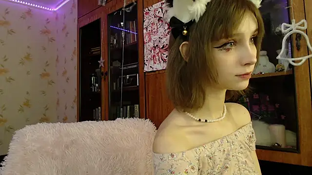 Snapshot of cloudgirrl chatting on 01.13.25 cloudgirrl online show from 01.13.25