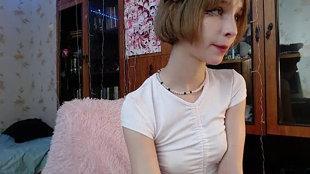 Snapshot of cloudgirrl chatting on 02.11.25 cloudgirrl online show from 02.11.25