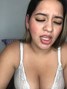 Snapshot of Amira__Fatima chatting on 02.11.25 Amira Fatima online show from 02.11.25