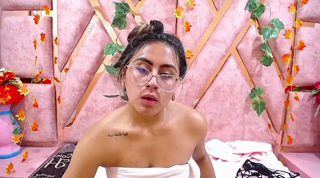 Freya Miller  online show from 12.07.24