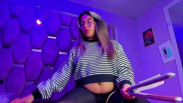 Freya Miller  online show from 10.01.25