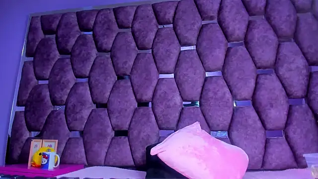 Freya Miller  online show from 10.19.25