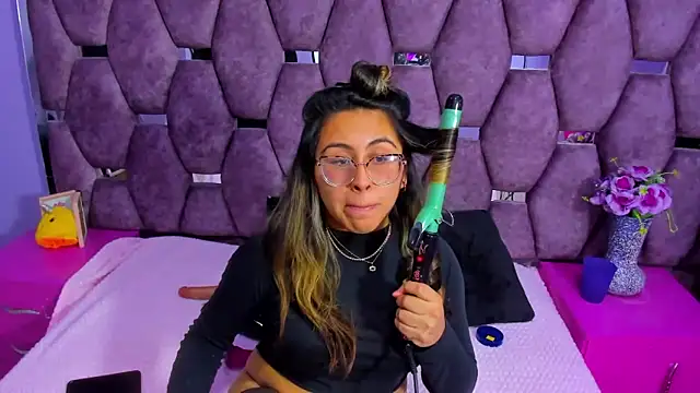 Freya Miller  online show from 10.22.25