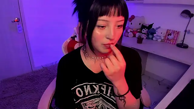 Francesca1  online show from 01.30.25