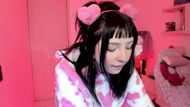 Francesca1  online show from 02.14.25