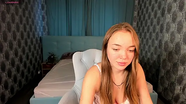 Snapshot of Christy_Little chatting on 12.24.24 Christy Little online show from 12.24.24