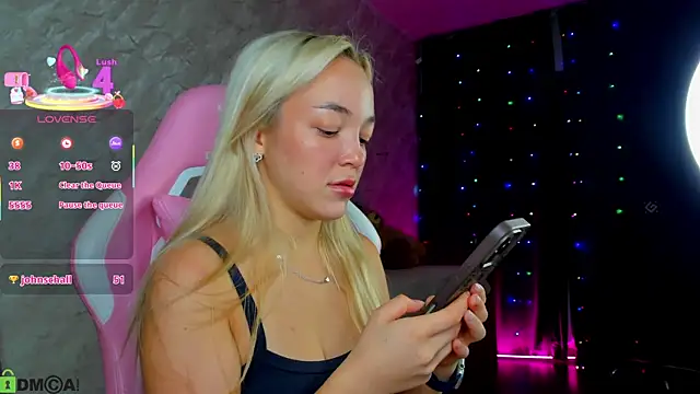 Snapshot of Christy_Little chatting on 10.03.25 Christy Little online show from 10.03.25