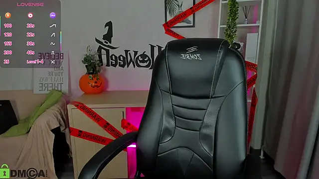 Snapshot of Christy_Little chatting on 10.30.25 Christy Little online show from 10.30.25