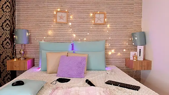 Snapshot of Catalinna_Thompson chatting on 12.17.24 Catalinna Thompson online show from 12.17.24