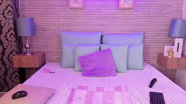 Snapshot of Catalinna_Thompson chatting on 01.09.25 Catalinna Thompson online show from 01.09.25