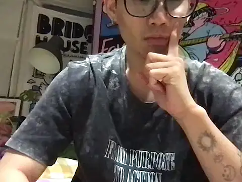 Snapshot of zheng90335 chatting on 11.16.25 zheng90335 online show from 11.16.25