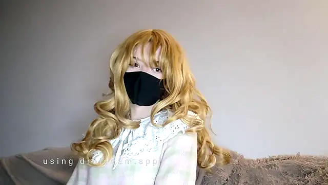 Snapshot of MirraMissu chatting on 12.02.24 MirraMissu online show from 12.02.24