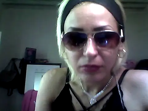 ariana crazzy online show from 02.14.25