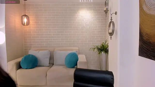 AlinaKravitz online show from 04.17.26