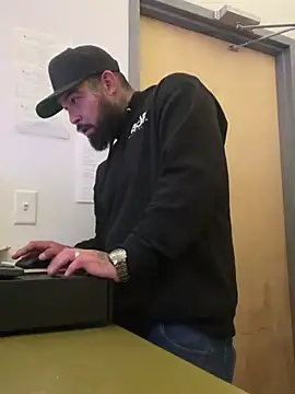 Snapshot of jr91esl chatting on 02.01.25 jr91esl online show from 02.01.25