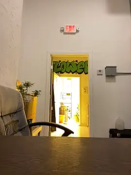 Snapshot of jr91esl chatting on 03.04.25 jr91esl online show from 03.04.25