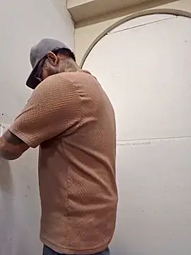 Snapshot of jr91esl chatting on 04.14.26 jr91esl online show from 04.14.26