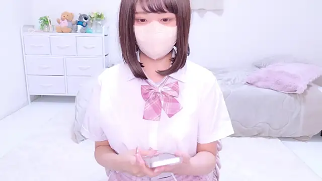Snapshot of aki_zzz chatting on 12.08.24 aki zzz online show from 12.08.24