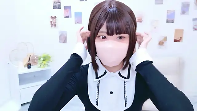 Snapshot of aki_zzz chatting on 10.11.25 aki zzz online show from 10.11.25