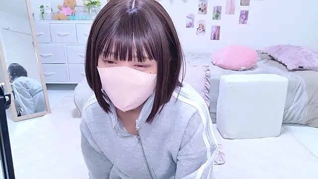 Snapshot of aki_zzz chatting on 10.22.25 aki zzz online show from 10.22.25