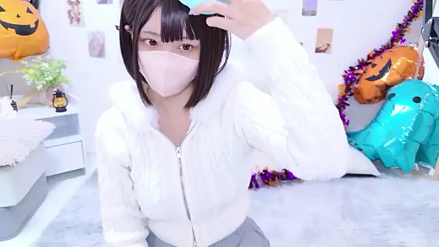 Snapshot of aki_zzz chatting on 10.28.25 aki zzz online show from 10.28.25