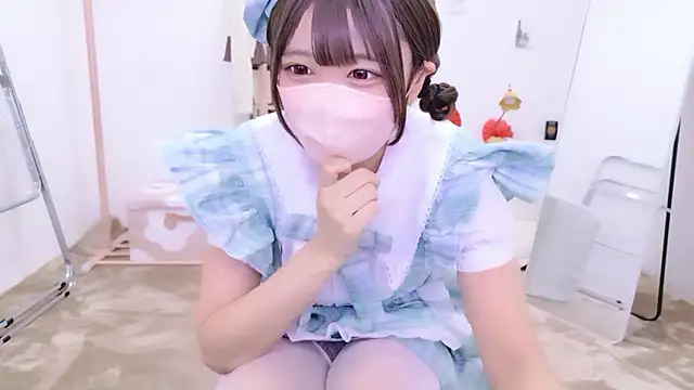 Snapshot of aki_zzz chatting on 04.17.26 aki zzz online show from 04.17.26