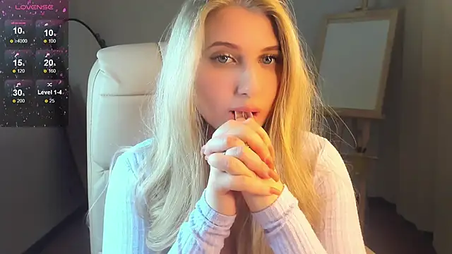 Evacadooo online show from 01.12.25