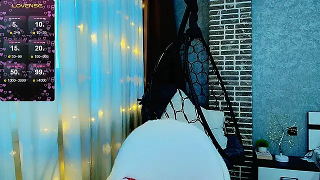 Evacadooo online show from 12.04.25