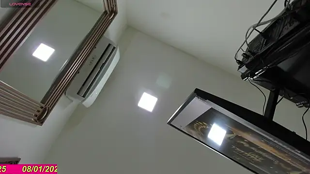 Snapshot of Charlie_Doll chatting on 01.08.25 Charlie Doll online show from 01.08.25