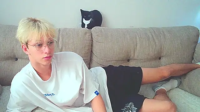 Snapshot of Ostin_meow chatting on 12.08.24 Ostin meow online show from 12.08.24