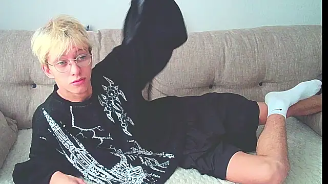 Snapshot of Ostin_meow chatting on 12.09.24 Ostin meow online show from 12.09.24