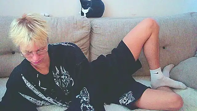 Snapshot of Ostin_meow chatting on 12.11.24 Ostin meow online show from 12.11.24