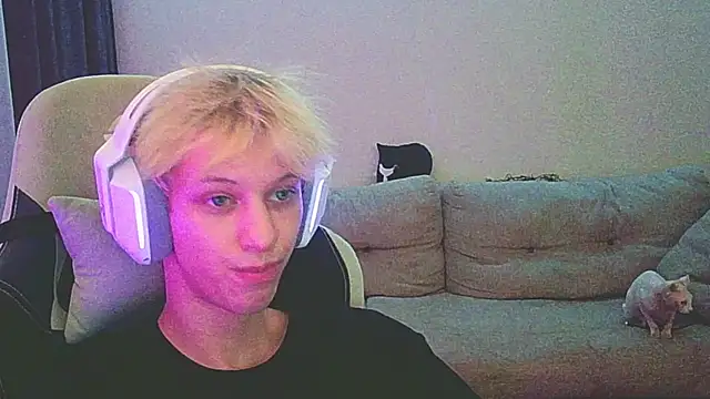 Snapshot of Ostin_meow chatting on 12.22.24 Ostin meow online show from 12.22.24
