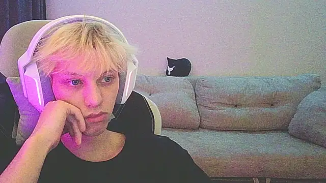 Snapshot of Ostin_meow chatting on 12.23.24 Ostin meow online show from 12.23.24
