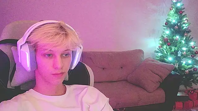 Snapshot of Ostin_meow chatting on 01.04.25 Ostin meow online show from 01.04.25
