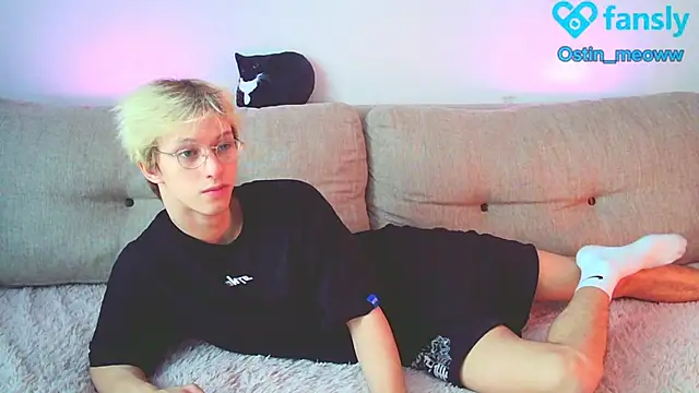 Snapshot of Ostin_meow chatting on 01.26.25 Ostin meow online show from 01.26.25