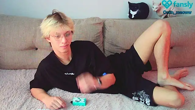 Snapshot of Ostin_meow chatting on 02.12.25 Ostin meow online show from 02.12.25