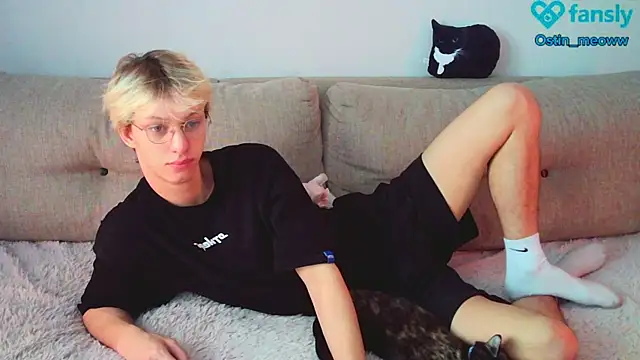 Snapshot of Ostin_meow chatting on 02.13.25 Ostin meow online show from 02.13.25