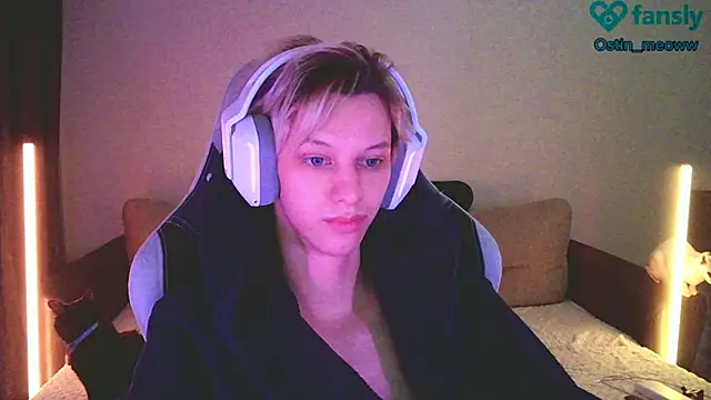 Snapshot of Ostin_meow chatting on 02.24.25 Ostin meow online show from 02.24.25