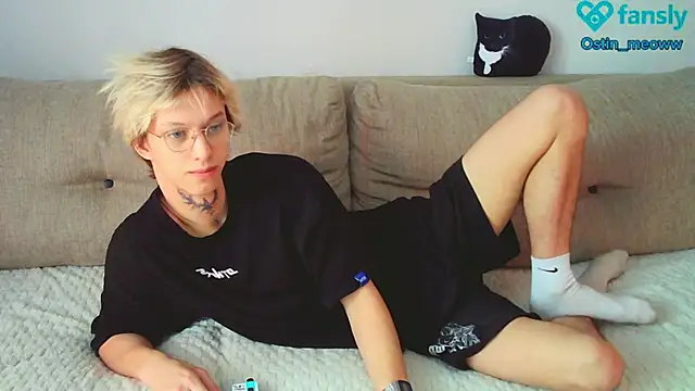 Snapshot of Ostin_meow chatting on 02.27.25 Ostin meow online show from 02.27.25